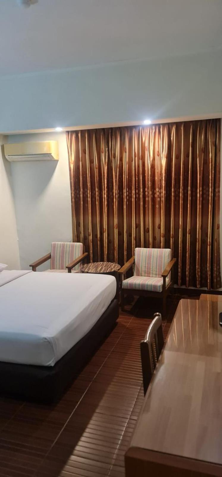 Paradise Hotel Tanjung Pinang Exterior photo