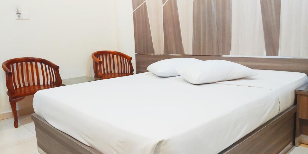 Paradise Hotel Tanjung Pinang Exterior photo