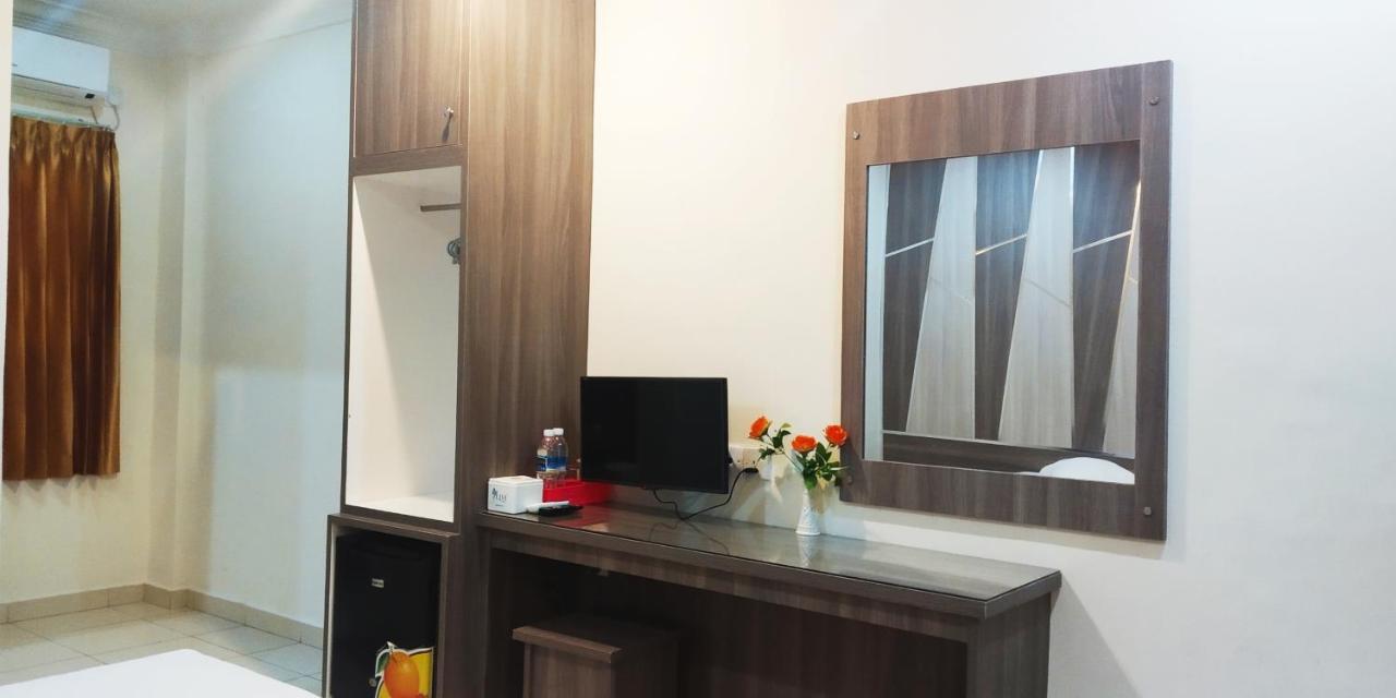Paradise Hotel Tanjung Pinang Exterior photo